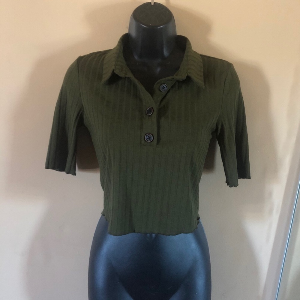 Cropped Collar Top